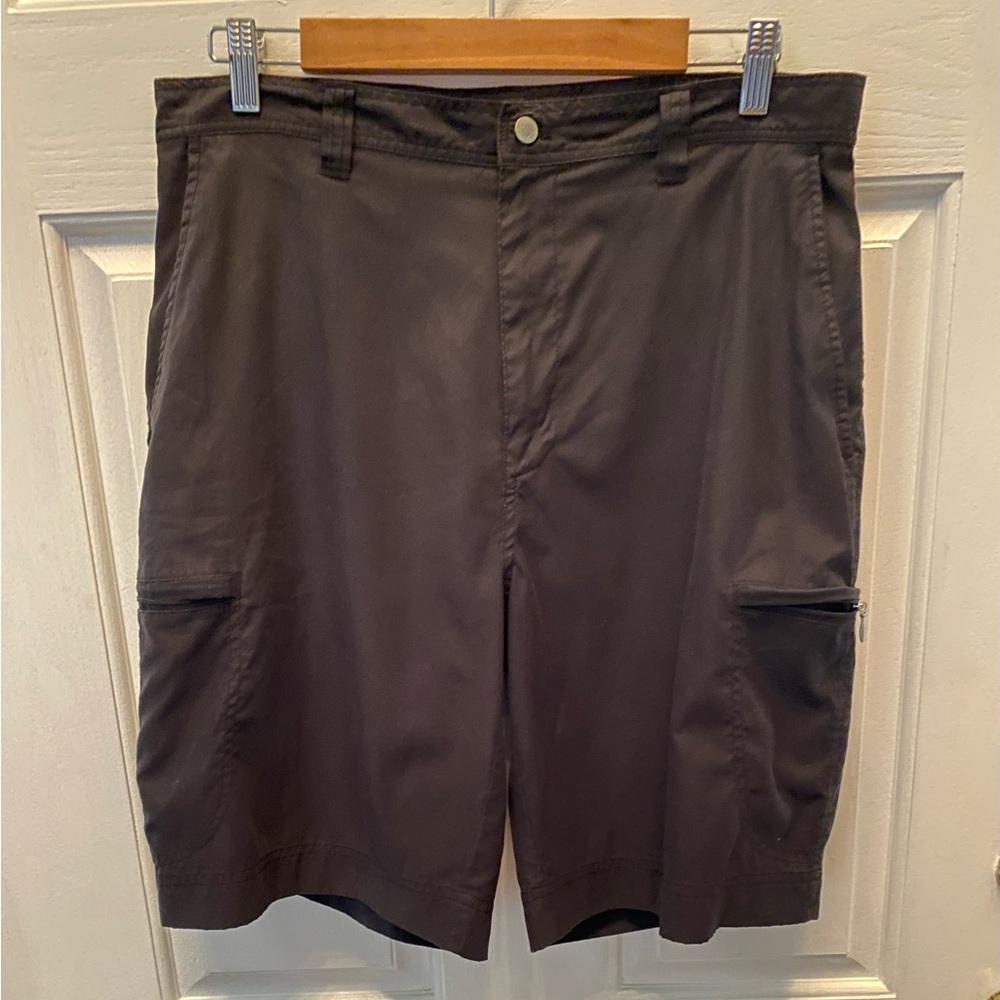 Callaway Men's Flat Front Golf Shorts in Dark Brown